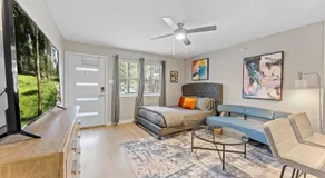 Cozy Efficiency Studios Close to Downtown and Domain - Image 2