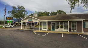 Ambassador Inn - Image 5