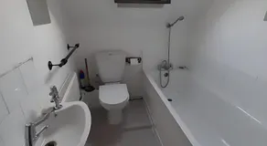 Entire Victoria Park Cardiff Apartment - Image 2