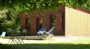 Cabane Limousine au bord d'un étang - Image 5