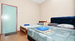 Tony’s Guesthouse at Teluk Bahang - Image 5