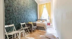 Superbly Central 9 Rooms Complex Ideal for 25 People - Image 2