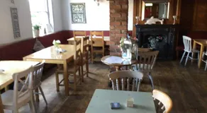 Dolphin Inn - Image 5