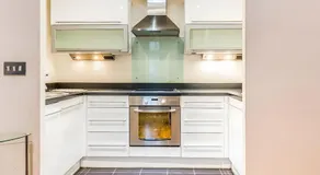 2 Bedroom Flat Deansgate Manchester - Image 3