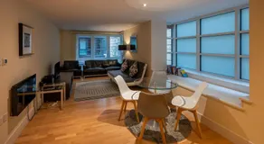 Modern Apartment in Central London By River Thames - Image 2
