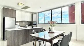 Modern Penthouse 7-min Walk to Station & Westfield - Image 3