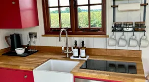The Hut at Blackberry Barn - Image 5