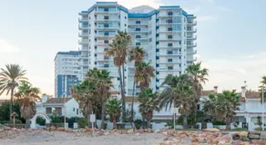 Apartamento en complejo residencial con piscina y garaje a 100m del mar - Image 3