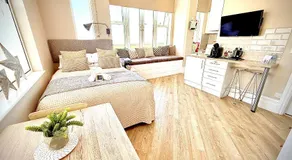 Beachfront Studio Direct Sea Views Air Conditioning The Compact Coastal Crib - Image 2