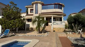 Maikran Premium Fantastic Family Villa with Pool - Image 2