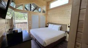 061B Grand Canyon South Rim Chalet with King Bed - Image 4