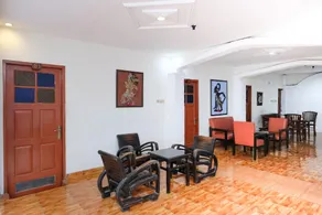 RedDoorz at Hotel Raditia Graha Yogyakarta - Image 3