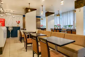 Super Townhouse OAK Regal Inn Near Sant Tukaram Nagar Metro Station - Image 2