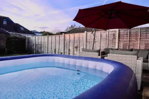 Wilton Retreat- Hot tub, Pool table, Parking - Image 4