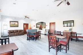 OYO Townhouse Clute Lake Jackson - Image 2