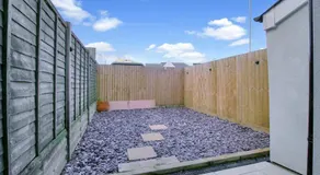 Spacious Central Home, Garden & Parking - Image 4