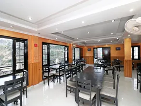 OYO 27818 Hotel Traveller Inn - Image 3