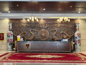 Kinghand Court Holiday Inn - Image 3