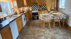 Cheerful 3 bedroom country farm house - Image 3