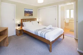 Caribou 3 - Modern & spacious with views over Lake Jindabyne - Image 4