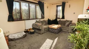 Pet Friendly Home in Chelmsford-Hot Tub-Sleeps 6 - Image 4