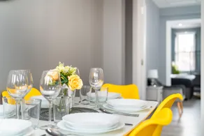 Elegant Flat Near Stonehenge, Amesbury Town Centre Smart TVs Netflix FREE PARKING - Image 5