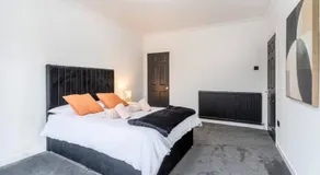 Modern 3-Bed Apartment, Free Parking, Glasgow - Image 2