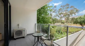 Bright 2-Bed Flat Near City Amenities - Image 5