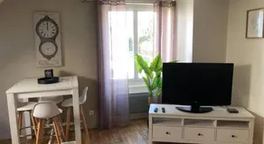 Logement à Brive, près du centre-ville et de la gare - Climatisation, fibre internet et stationnement gratuit - Image 2