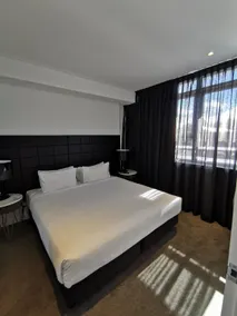 Convenient Residence - Chatswood 1 Bedroom plus Study - Image 4