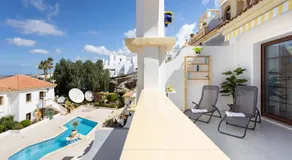 Stylish design w ocean & pool view, King size bed, Wifi,2 Smart Tv, street parking, 2 pools access - Image 4