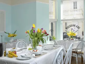 Sea Breezes Guest House - Image 1