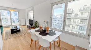 Balcon ensoleillé, design moderne - Image 3