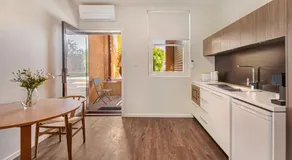 Langsford Luxury - Image 2