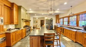 Luxurious Mansion for Large Groups - Image 4