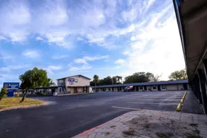 Economy Inn Kingsville - Image 3