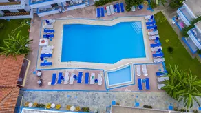 Yannis Yard Studios and Apartments - Image 1