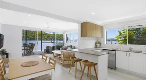 Sam's Shack Waterfront Woy Woy Bay - Image 3