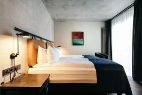 Exeter Hotel - Image 2