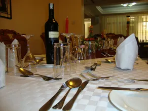 Hennessis Hotel - Image 5