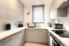 Splendid Apartment near City Centre - Image 3