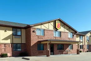 Super 8 by Wyndham Warrenton - Image 4