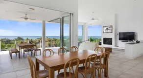 Summer Hillside Retreat - Image 4