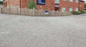 Travelodge Northampton Wootton - Image 5