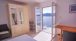 3 Bedroom Beach House with private sea access - Image 2