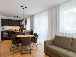 Exclusive apartment with terrace - Image 3