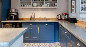 Spacious House with Multiple Bathrooms Parking Garden in Loughborough - Image 5