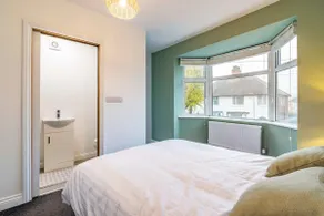 Three Bed Private Parking Close to City Long Stays - Image 4