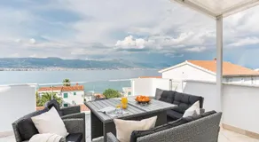 Modern Apartment in Slatine with Terrace - Image 3