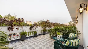Saltstayz Autograph - Connaught Place - Image 4